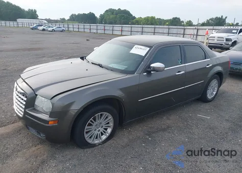 2010 Chrysler 300 Touring/Signature Series/Executive Series from USA, damaged, VIN 2C3CA5CV7AH185549